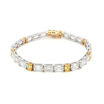 18K White & Yellow Gold Emerald-Cut Lab-Grown Diamond Tennis Bracelet
An endless line of emerald-cut diamonds—white stones encircle the tennis-band, interspersed by six yellow emerald-cut accents. Set in a dual-tone 18K White and Yellow Gold setting, it delivers seamless sparkle and modern luxury for every occasion.