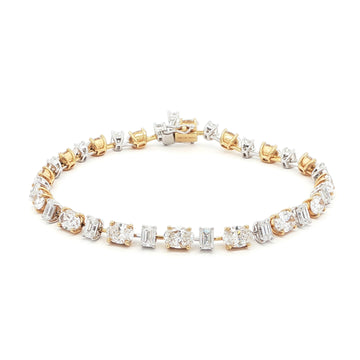 18K White and Yellow Gold Emerald and Oval-Cut Lab-Grown Diamond Bracelet
An endless line of Emerald and Oval-cut Lab-Grown Diamonds, set in alternating White and Yellow Gold prongs. This modern twist on the classic tennis bracelet delivers a seamless flow of sparkle — timeless luxury for any occasion.