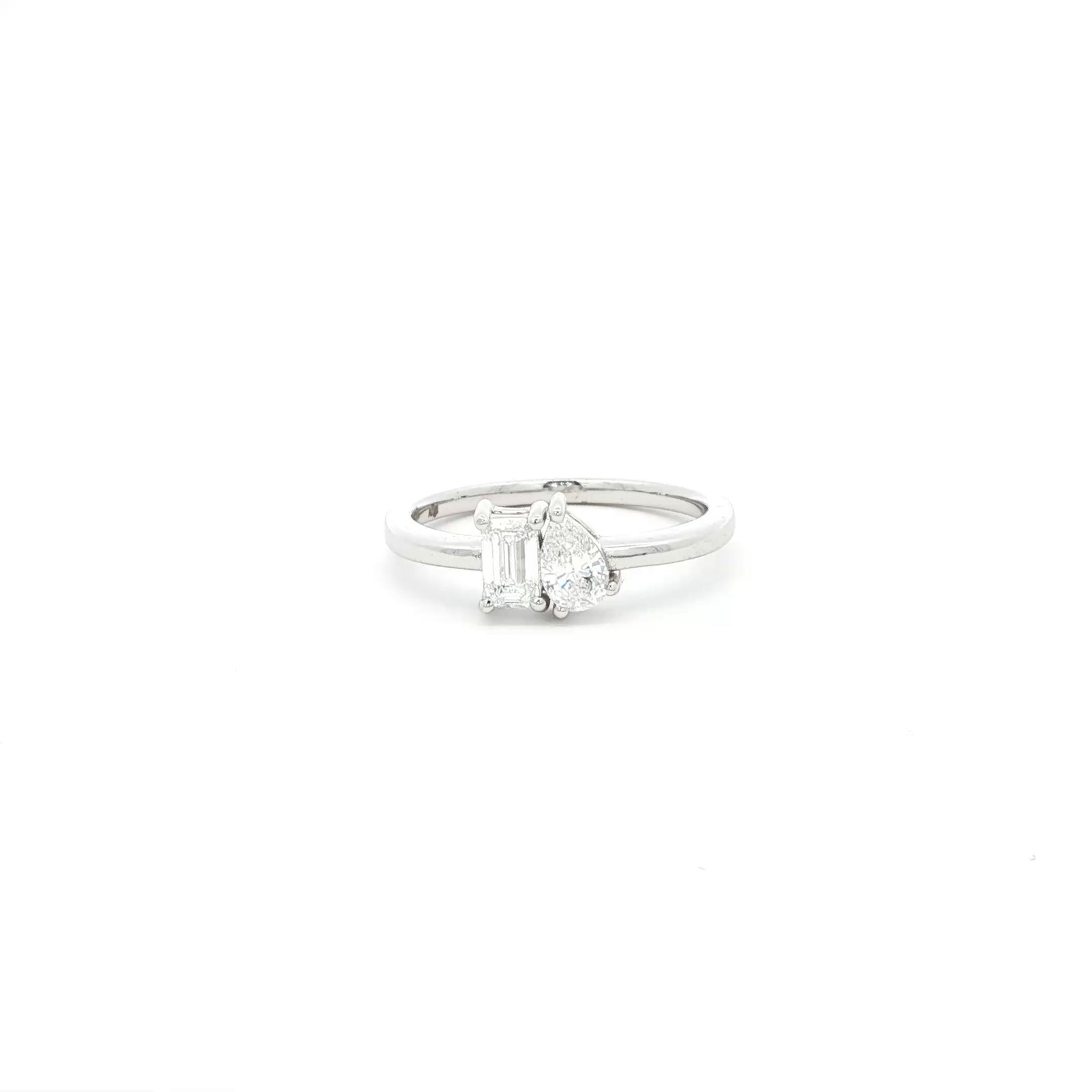 Pear and Emerald Toi Et Moit in 10K White Gold Lab Grown Diamond Ring in Hong Kong