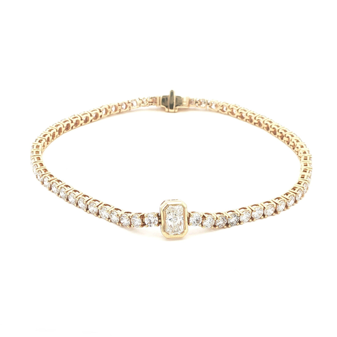 14K Yellow Gold Radiant-Cut Bezel-Set Lab-Grown Diamond Tennis Bracelet

Crafted in 14K Yellow Gold, this exquisite bracelet features a seamless line of Round-cut Lab-Grown Diamonds, with a Radiant-cut center stone bezel-set as its focal point. A modern take on a classic tennis bracelet, it delivers timeless elegance and brilliance for moments that matter!