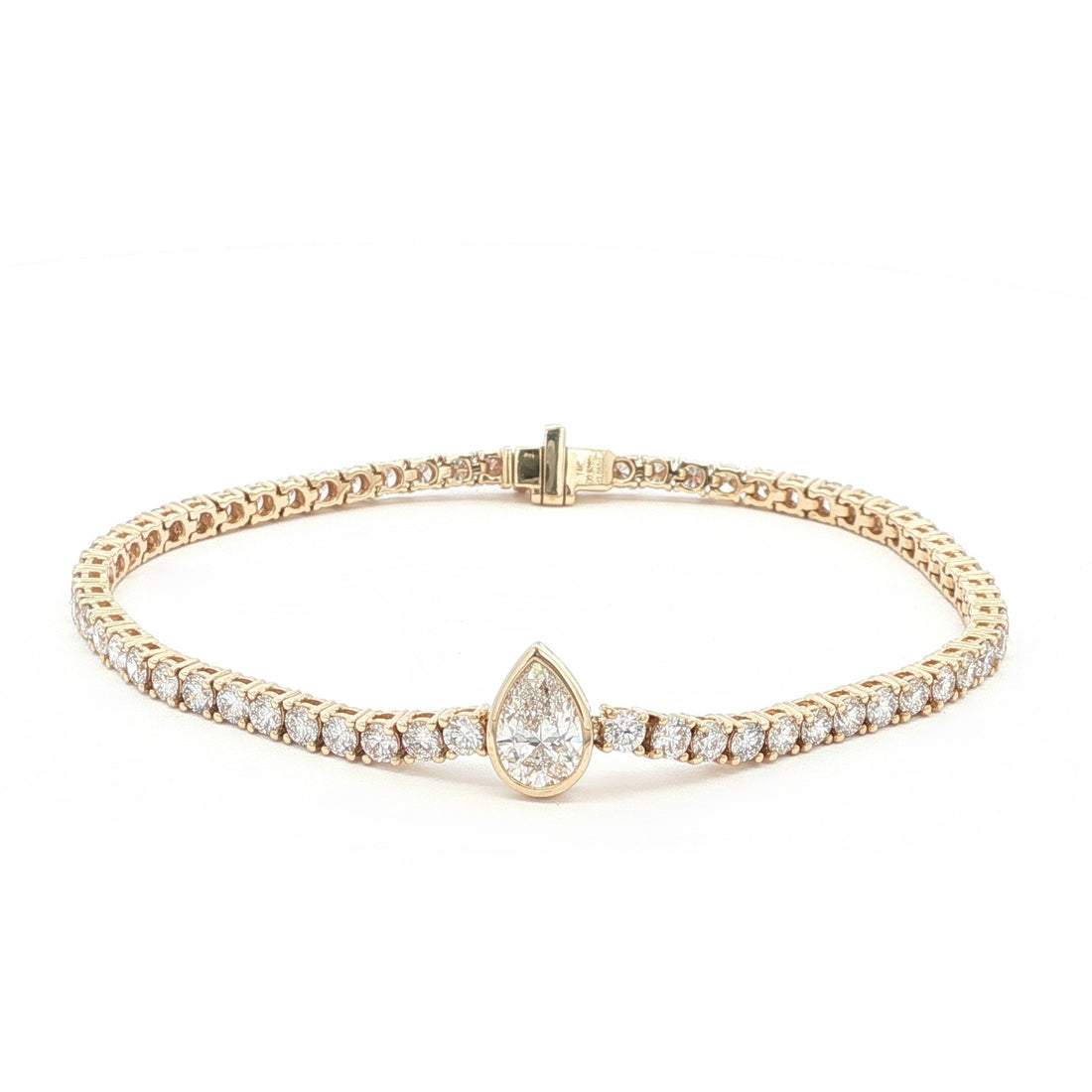14K Yellow Gold Pear-Cut Bezel-Set Lab-Grown Diamond Tennis Bracelet

An elegant tennis bracelet showcasing a seamless line of Round-cut Lab-Grown Diamonds, accented by a captivating Pear center stone in a bezel setting. Crafted in 14K Yellow Gold, this piece embodies exquisite craftsmanship as the warm gold enhances the radiance of every diamond. The bezel-framed pear center creates a modern focal point within a timeless silhouette, making it perfect for everyday luxury or special occasions. 