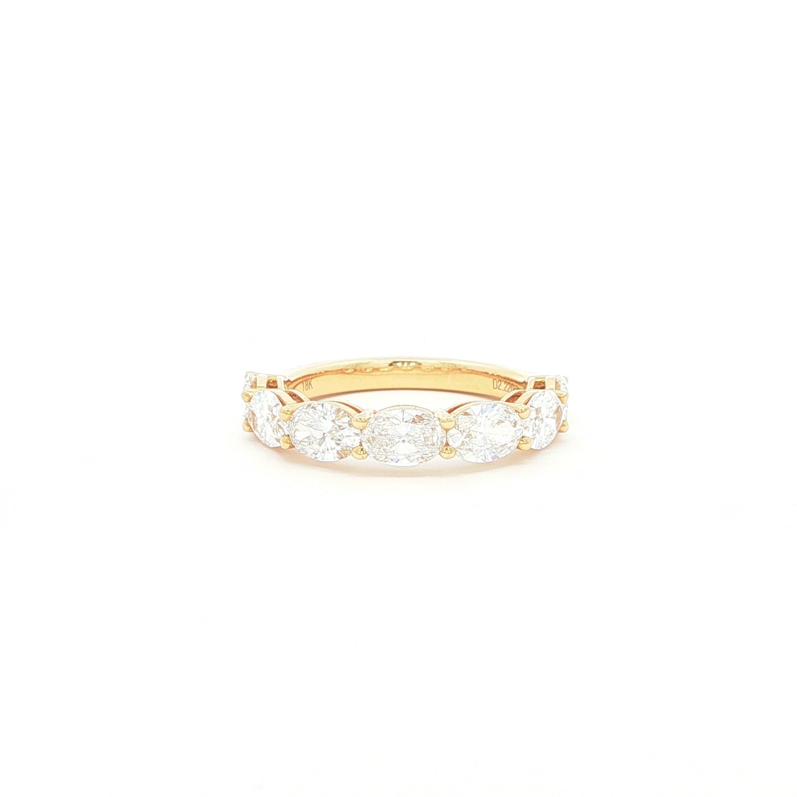 Half eternity ring with oval lab-grown diamonds in 18k yellow gold.