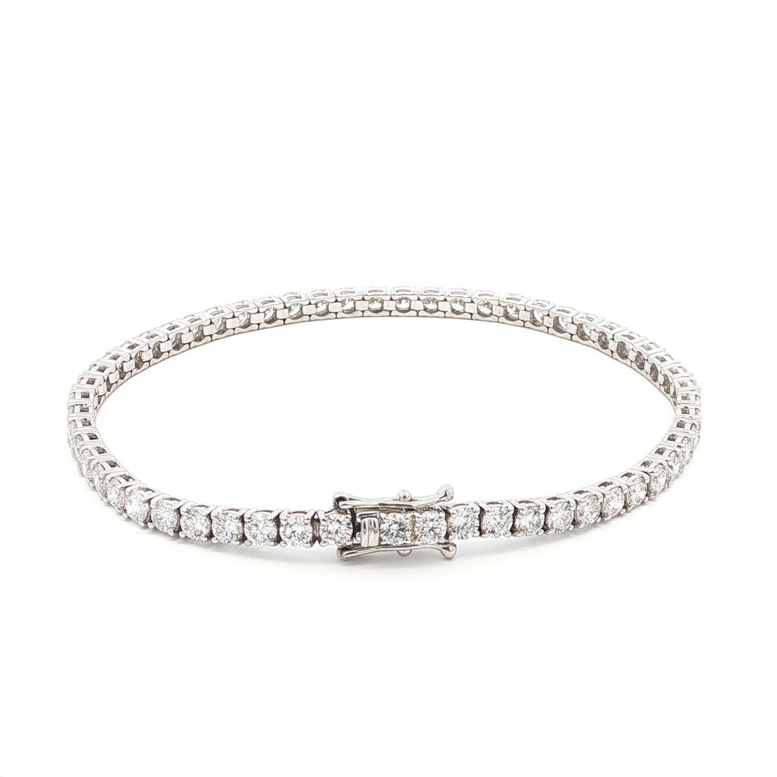 18K White Gold Round-Cut Lab-Grown Diamond Tennis Bracelet 

An endless line of brilliant-cut diamonds set in 18K White Gold. This Lab-Grown Diamond tennis bracelet delivers a seamless flow of sparkle — timeless luxury for any occasion.
