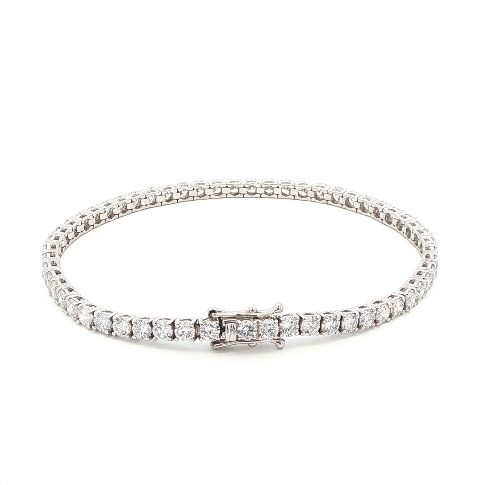 18K White Gold Round-Cut Lab-Grown Diamond Tennis Bracelet 

An endless line of brilliant-cut diamonds set in 18K White Gold. This Lab-Grown Diamond tennis bracelet delivers a seamless flow of sparkle -  timeless luxury for any occasion.
