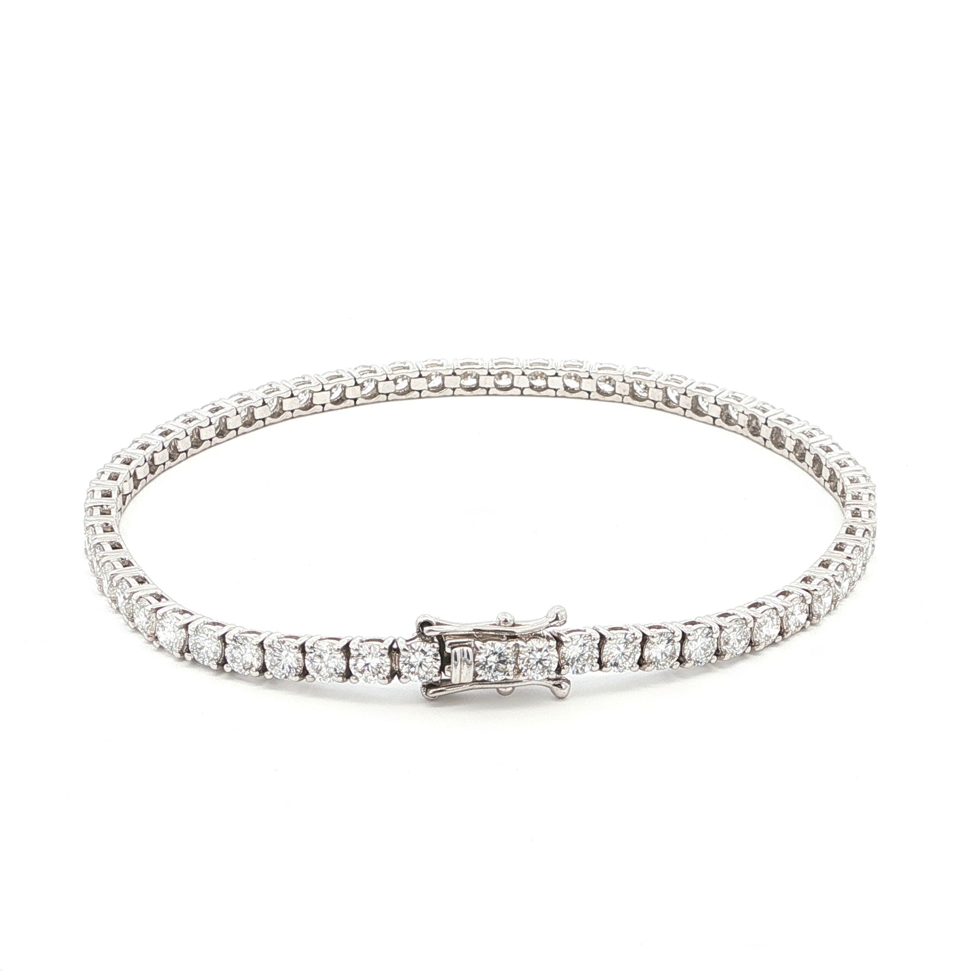 18K White Gold Round-Cut Lab-Grown Diamond Tennis Bracelet 

An endless line of brilliant-cut diamonds set in 18K White Gold. This Lab-Grown Diamond tennis bracelet delivers a seamless flow of sparkle — timeless luxury for any occasion.