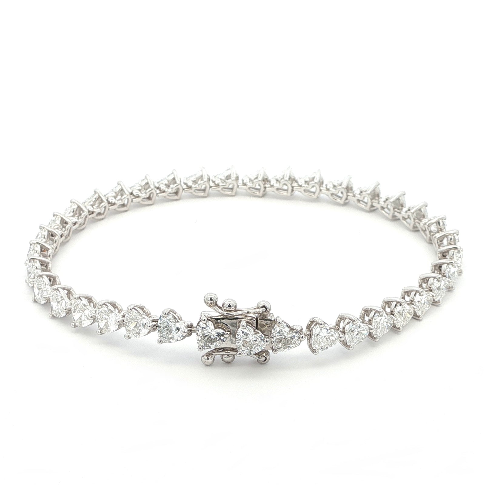 18K White Gold Heart-Cut Lab-Grown Diamond Tennis Bracelet

An endless line of heart-cut diamonds set in 18K White Gold. This Lab-Grown Diamond Tennis Bracelet delivers exceptional brilliance, blending romance with modern luxury for timeless wear.