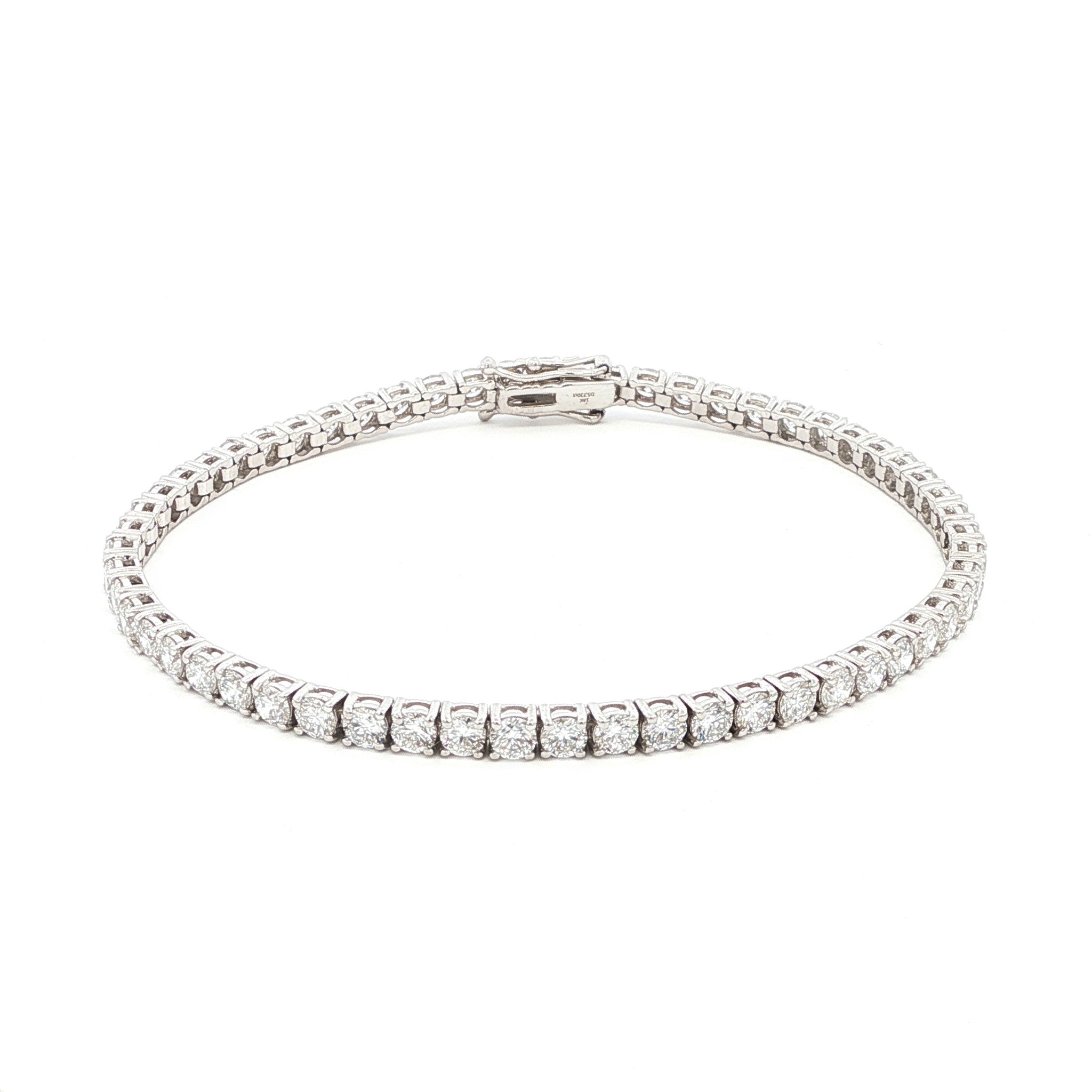 18K White Gold Round-Cut Lab-Grown Diamond Tennis Bracelet 

An endless line of brilliant-cut diamonds set in 18K White Gold. This Lab-Grown Diamond tennis bracelet delivers a seamless flow of sparkle — timeless luxury for any occasion.