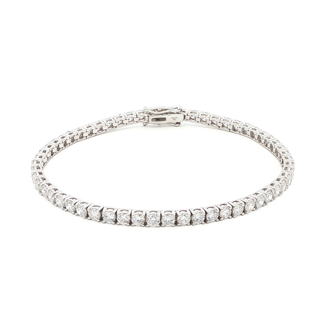18K White Gold Round-Cut Lab-Grown Diamond Tennis Bracelet 

An endless line of brilliant-cut diamonds set in 18K White Gold. This Lab-Grown Diamond tennis bracelet delivers a seamless flow of sparkle — timeless luxury for any occasion.