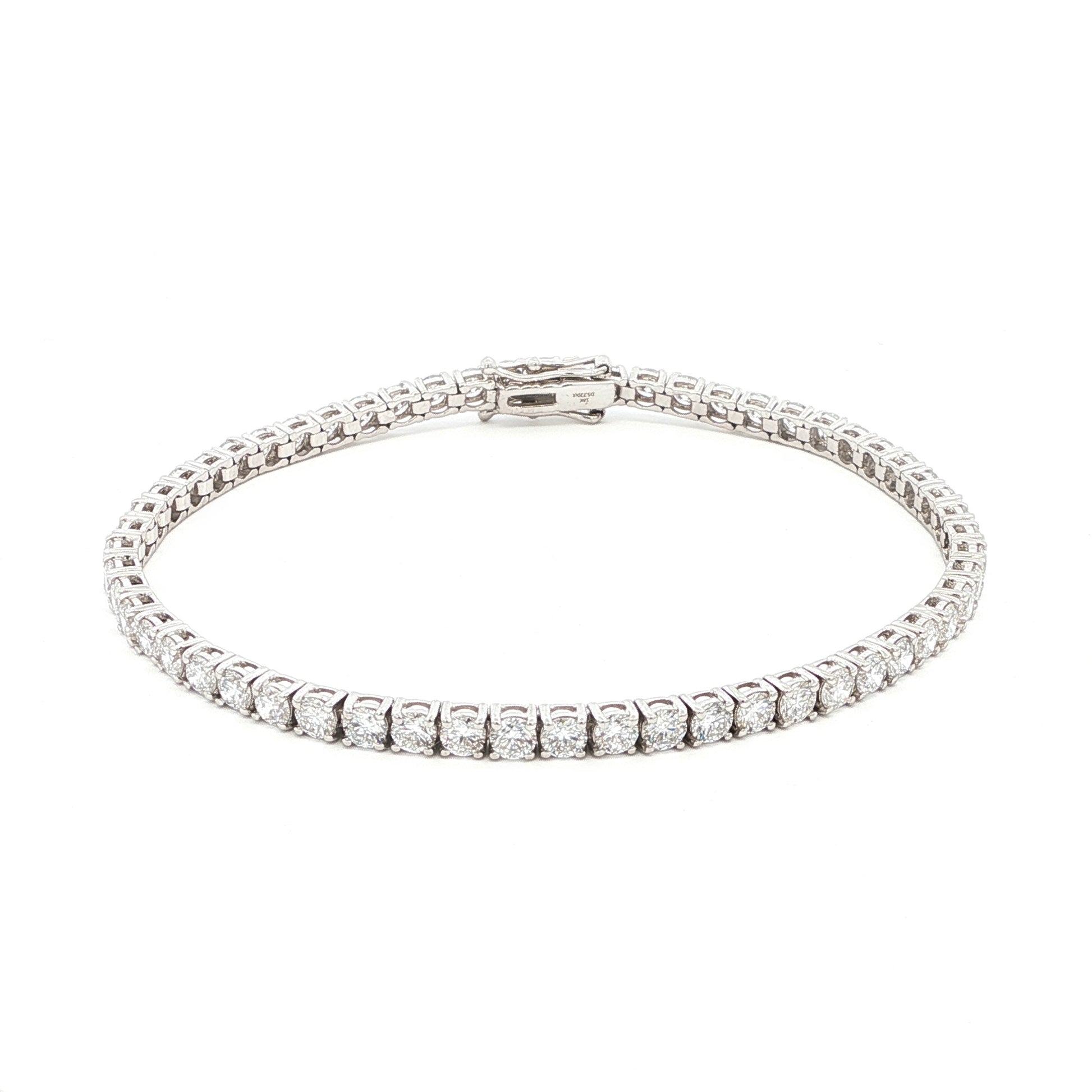 18K White Gold Round-Cut Lab-Grown Diamond Tennis Bracelet 

An endless line of brilliant-cut diamonds set in 18K White Gold. This Lab-Grown Diamond tennis bracelet delivers a seamless flow of sparkle — timeless luxury for any occasion.