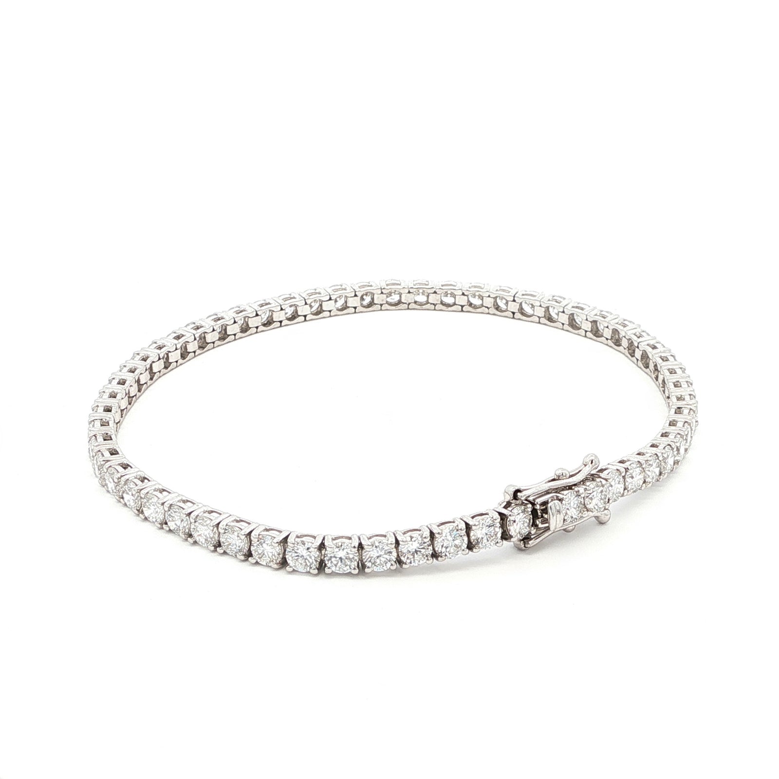 18K White Gold Round-Cut Lab-Grown Diamond Tennis Bracelet 

An endless line of brilliant-cut diamonds set in 18K White Gold. This Lab-Grown Diamond tennis bracelet delivers a seamless flow of sparkle -  timeless luxury for any occasion.