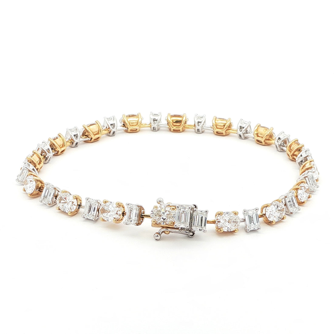 18K White and Yellow Gold Emerald and Oval-Cut Lab-Grown Diamond Bracelet

An endless line of Emerald and Oval-cut Lab-Grown Diamonds, set in alternating White and Yellow Gold prongs. This modern twist on the classic tennis bracelet delivers a seamless flow of sparkle — timeless luxury for any occasion.