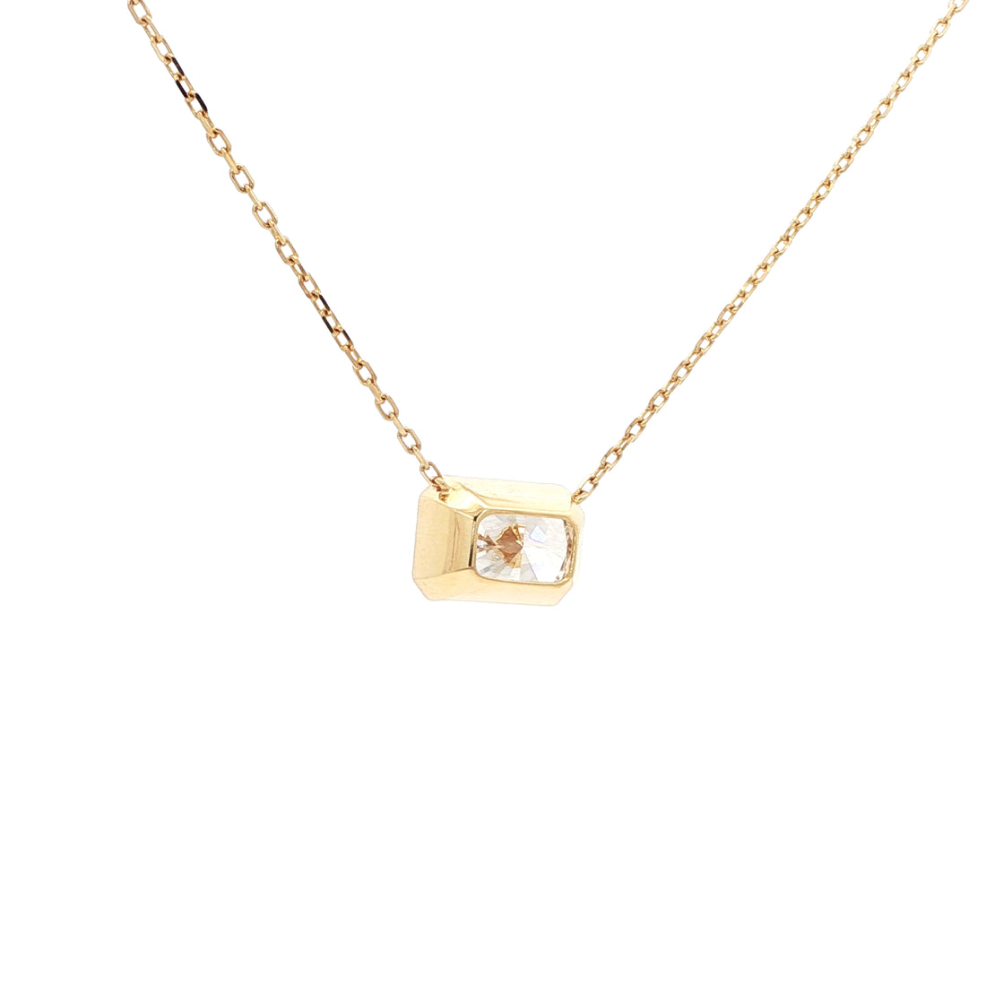 Lab-grown radiant-cut diamond pendant necklace in 18k yellow gold, bezel set. 