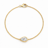 Pear Bezel Lab Grown Diamond Chain Bracelet with Yellow Gold by By Angi, lab-grown diamond jeweller in Tsim Sha Tsui Hong Kong | TST HK Fine Jewellery
By Angi 尖沙咀人造鑽石珠寶 - Pear Bezel Lab Grown Diamond Chain Bracelet 梨形鑲邊實驗室培育鑽石鏈手鍊黃金 | 香港TST人造鑽石lab diamond首飾 求婚戒指