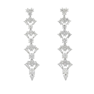 Fancy Mix Lab Grown Diamond Drop Earrings with mixed fancy-cut diamonds in a linear drop design, photographed in Hong Kong HK, Tsim Sha Tsui TST.
混合花式切割培育鑽石垂墜耳環產品圖，展現修長垂直設計，拍攝於香港尖沙咀。