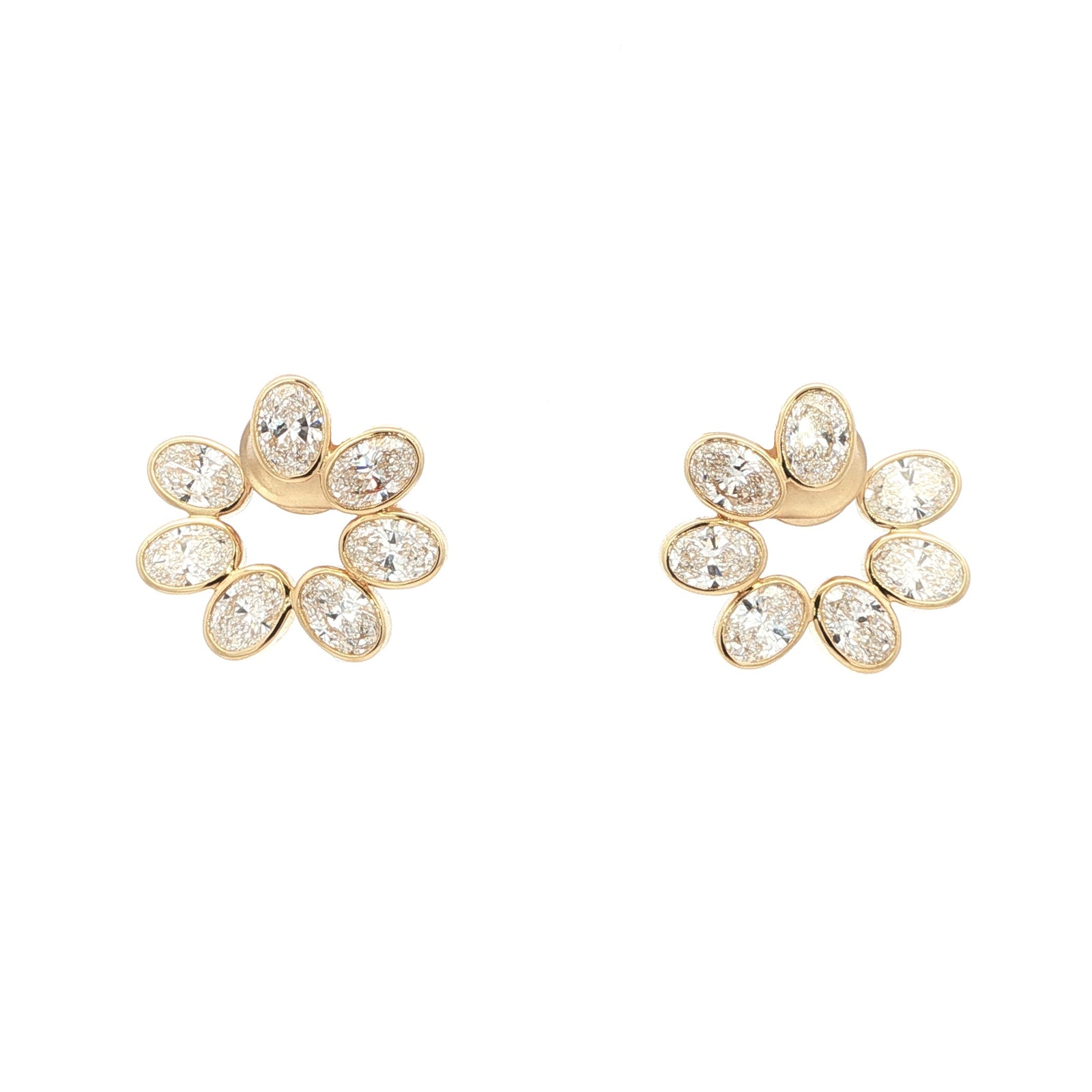 Oval Bezel Lab Grown Diamond Hoop Earrings - Lab Grown Diamond earrings - By Angi Showroom in Hong Kong TST/Tsim Sha Tsui 
- 鑽石耳環 - 培育鑽石  - By Angi 香港尖沙咀展示店 
