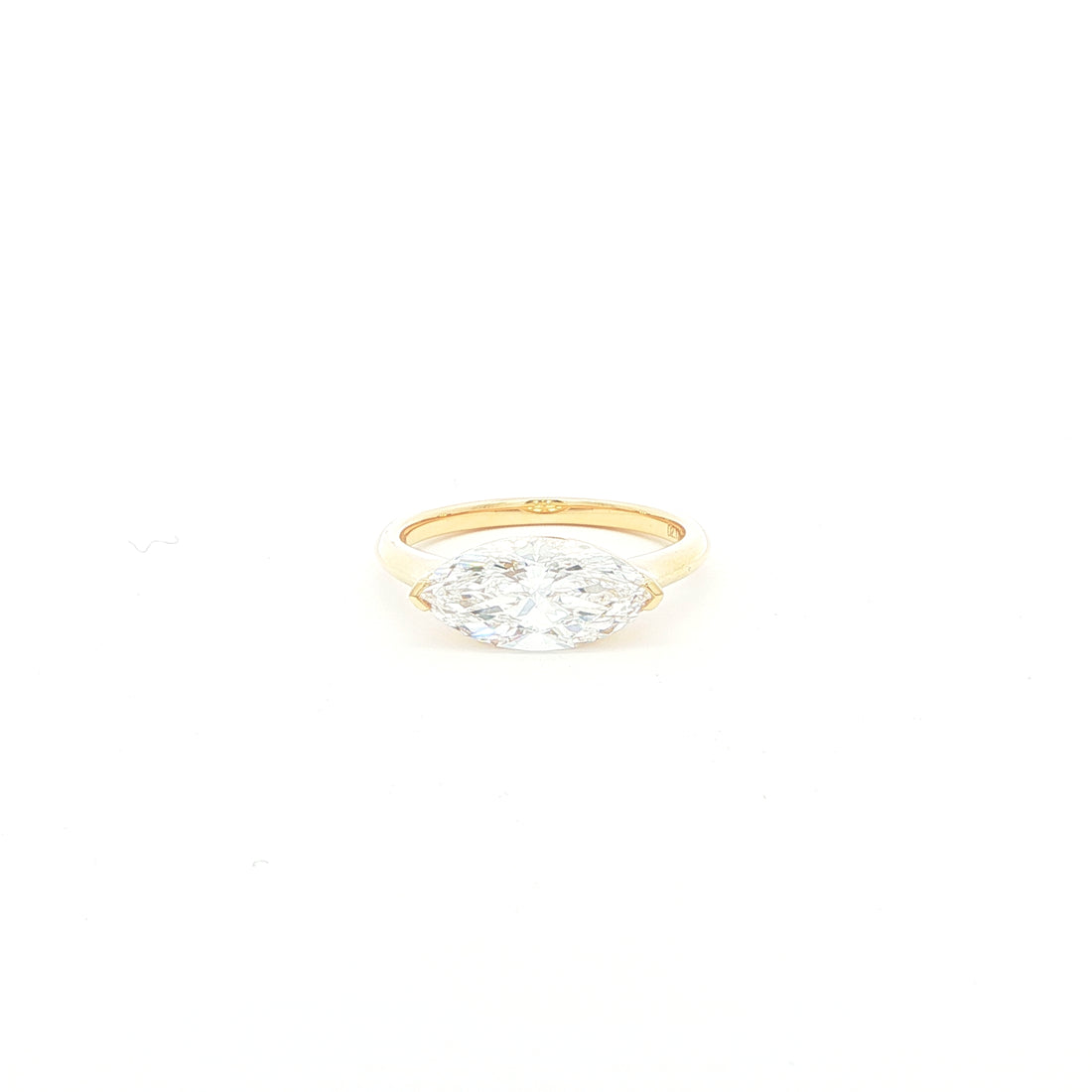 Marquise lab-grown diamond, east-west setting, half bezel in 18k yellow gold. 