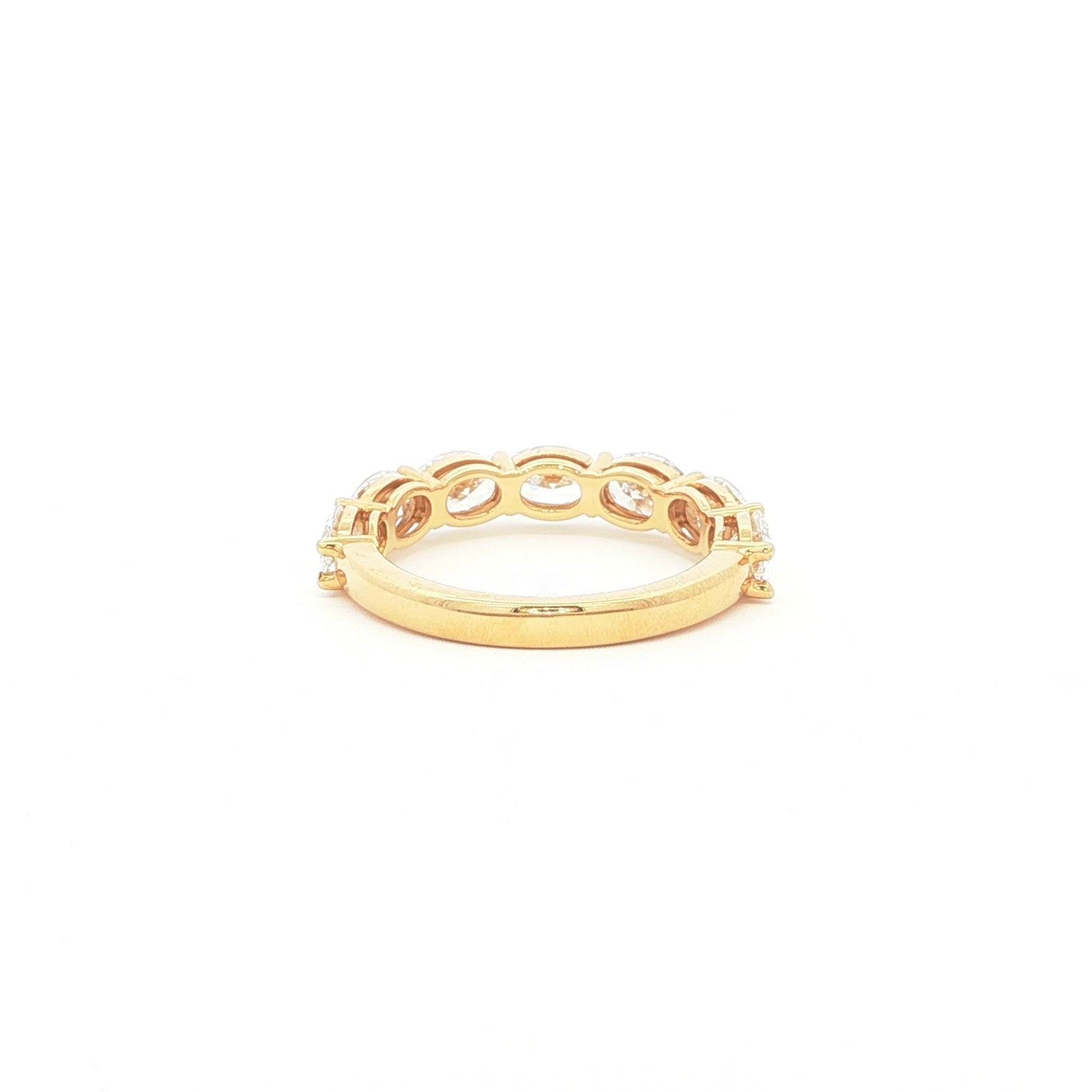 Half eternity ring with oval lab-grown diamonds in 18k yellow gold.