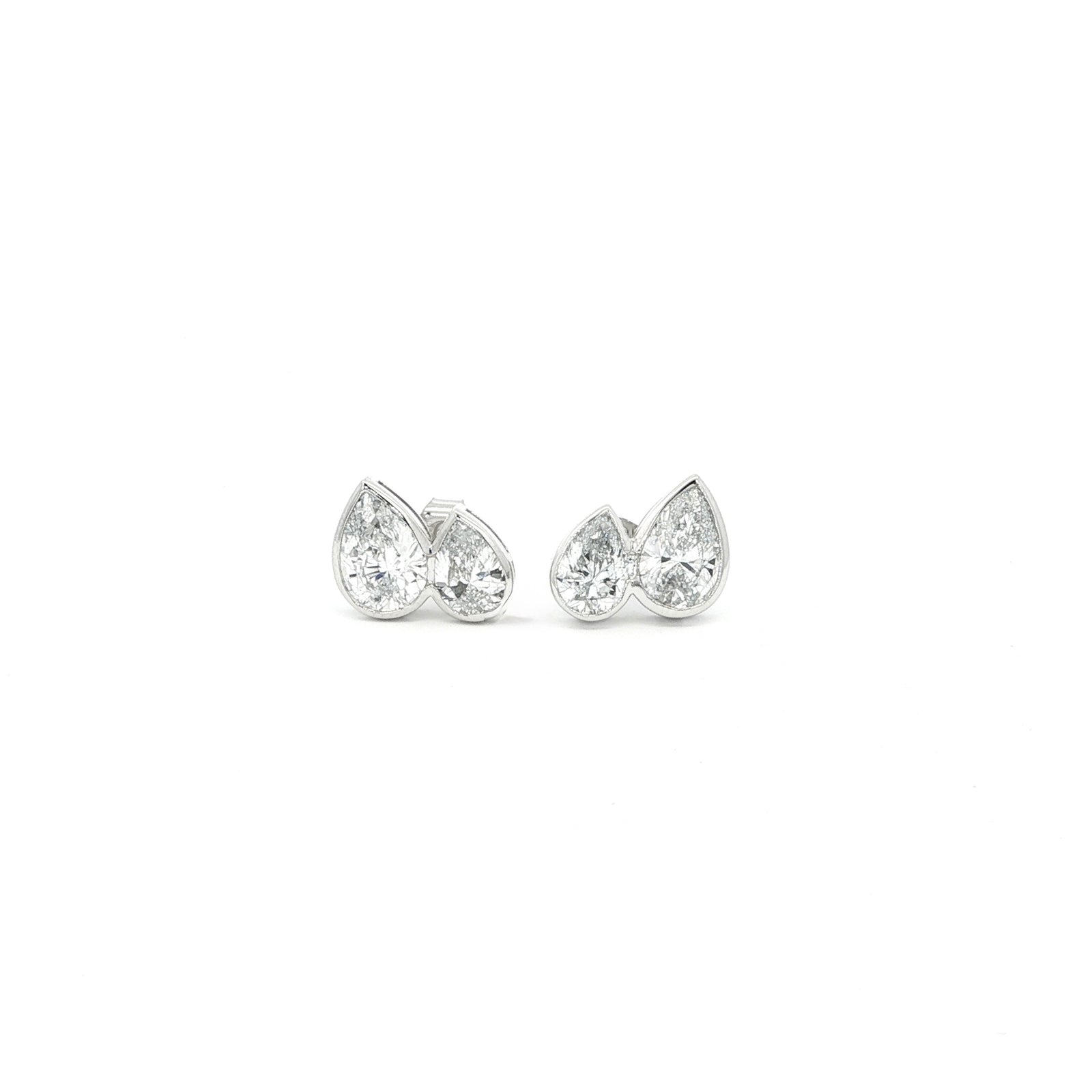 Pear Toi Et Moi Bezel Lab Grown Diamond Studs - Lab Grown Diamond earrings - By Angi Showroom in Hong Kong TST/Tsim Sha Tsui 
- 鑽石耳環 - 培育鑽石  - By Angi 香港尖沙咀展示店 