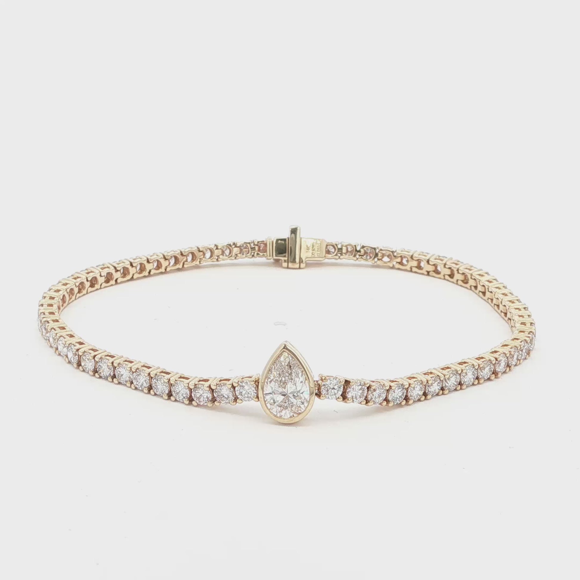 14K Yellow Gold Pear-Cut Bezel-Set Lab-Grown Diamond Tennis Bracelet

An elegant tennis bracelet showcasing a seamless line of Round-cut Lab-Grown Diamonds, accented by a captivating Pear center stone in a bezel setting. Crafted in 14K Yellow Gold, this piece embodies exquisite craftsmanship as the warm gold enhances the radiance of every diamond. The bezel-framed pear center creates a modern focal point within a timeless silhouette, making it perfect for everyday luxury or special occasions. 