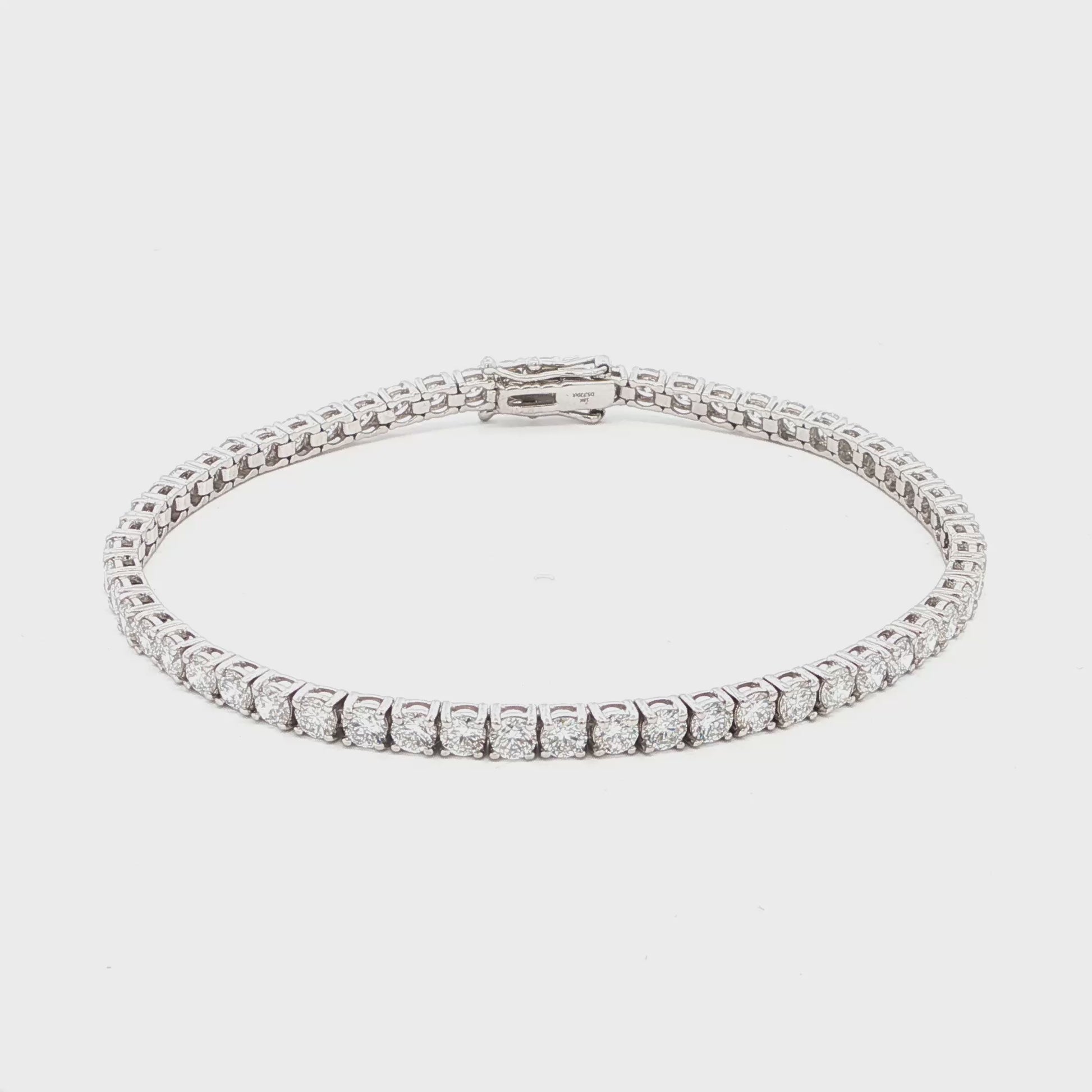 18K White Gold Round-Cut Lab-Grown Diamond Tennis Bracelet 

An endless line of brilliant-cut diamonds set in 18K White Gold. This Lab-Grown Diamond tennis bracelet delivers a seamless flow of sparkle — timeless luxury for any occasion.